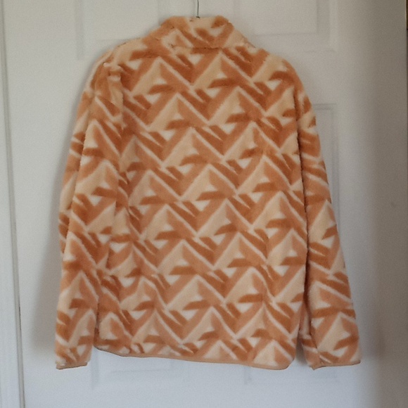 Woman's Hurley fleece jacket. 1/4 snap. Front pocket opens from both sides. NWT - Picture 5 of 5